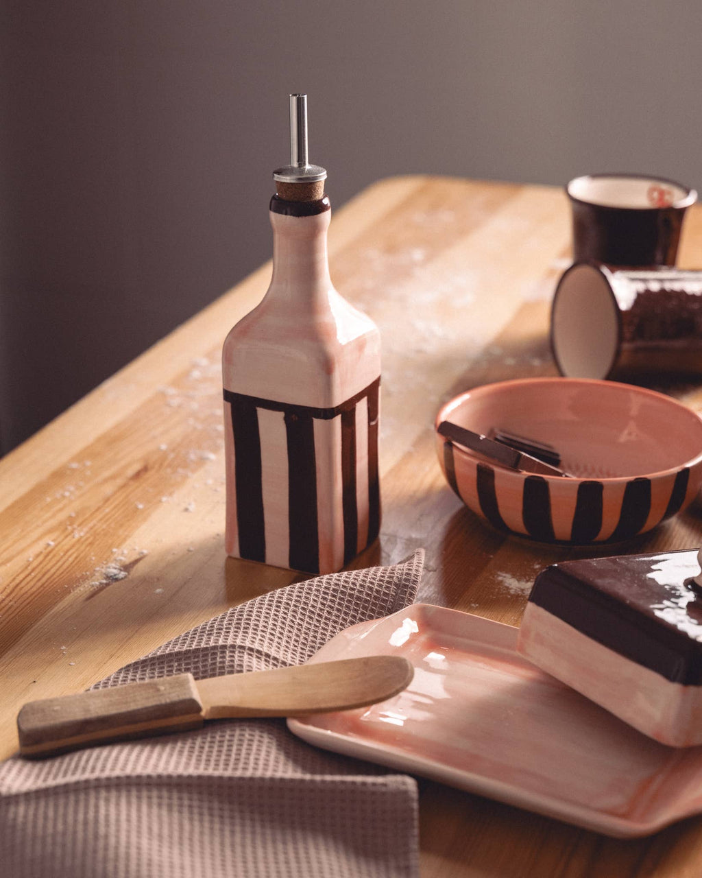 Ceramic Oil Dispenser / 475ml / CHOCOLATE