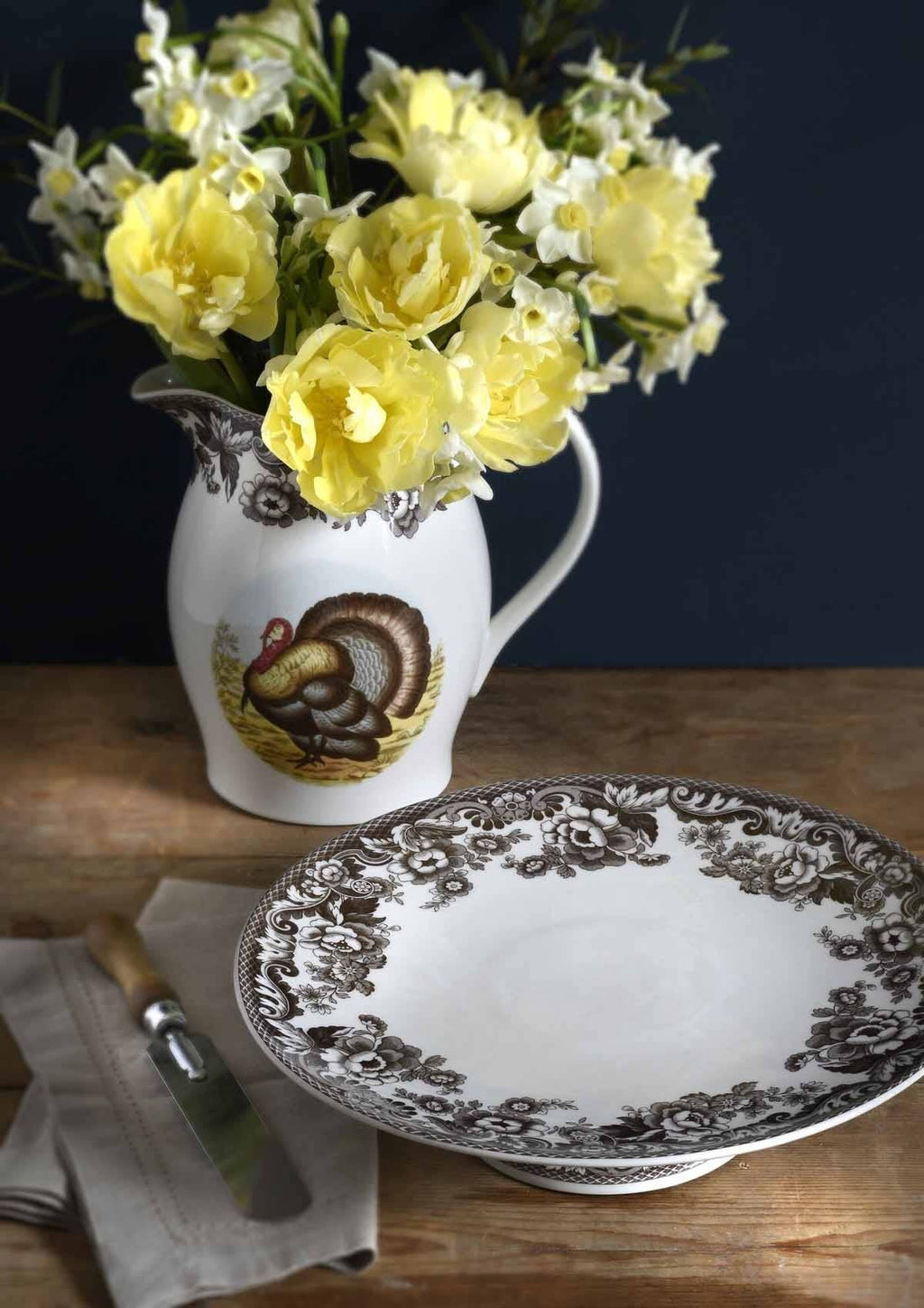 Spode Delamere 10.5 Inch Footed Cake Plate