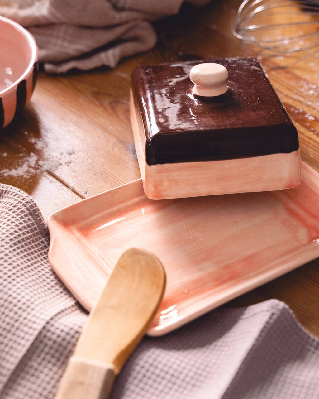Artisanal Ceramic Butter Dish – Pink & Brown / CHOCOLATE