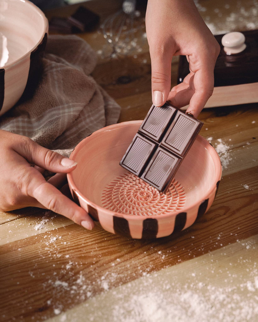 Vintage Pottery Grater Bowl – Pink and Brown / CHOCOLATE
