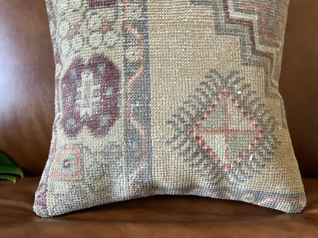 Vintage Turkish Rug Pillow | Beste 16’