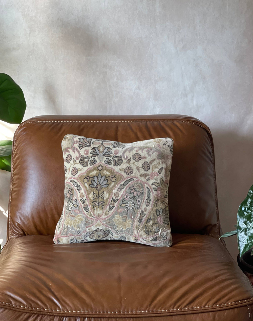 Ladic | 16' Turkish Rug Pillow | Floral | Coral
