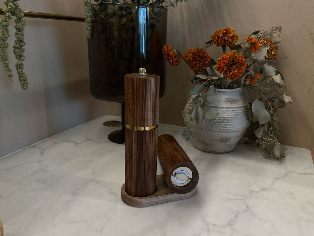 Salt and Pepper Mill with tray - Set of 3
