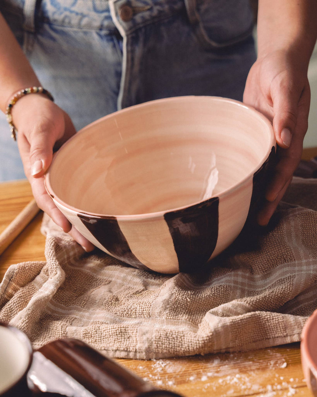 Ceramic salad bowl 1,5l - 21cm/PINK AND CHOCOLATE BROWN