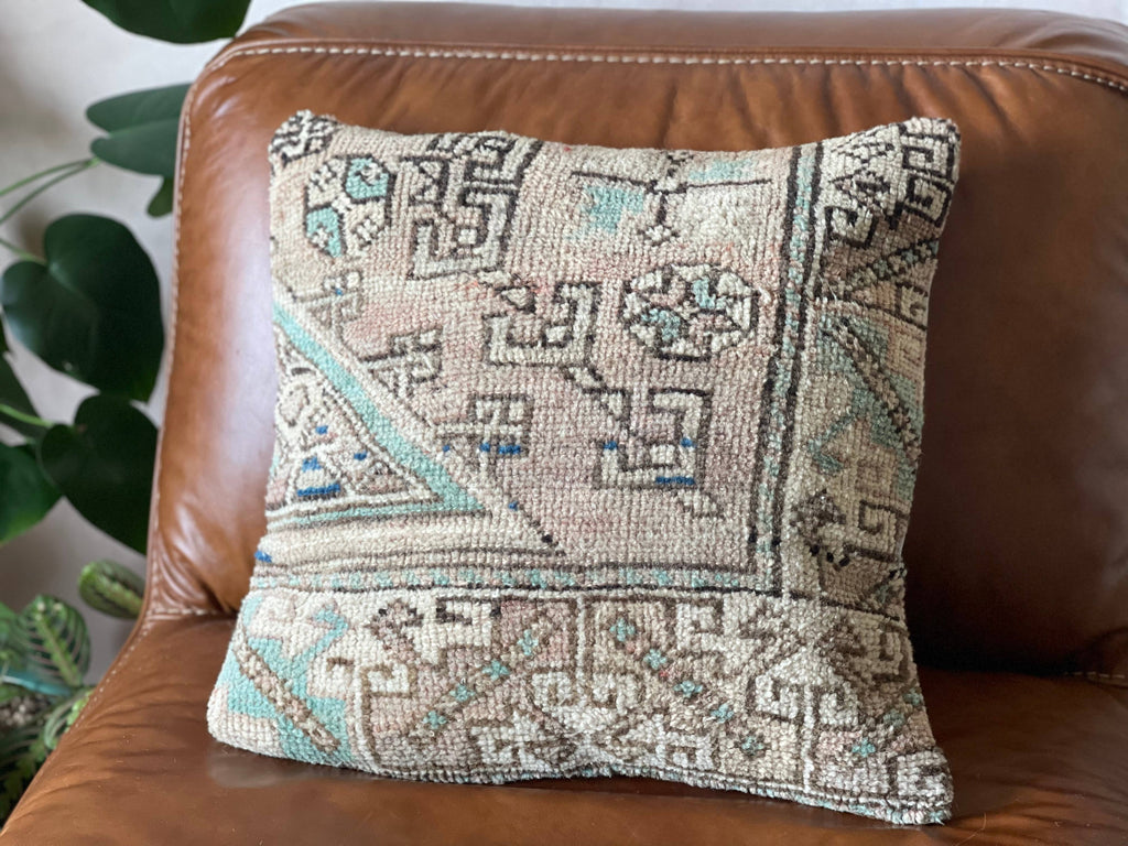 Ayla | 20'
Vintage Turkish Rug Pillow