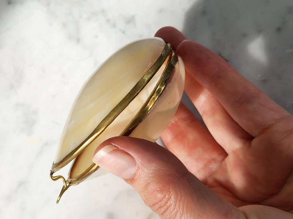 Mini Clam Trinket Pill Box, Coin Purse