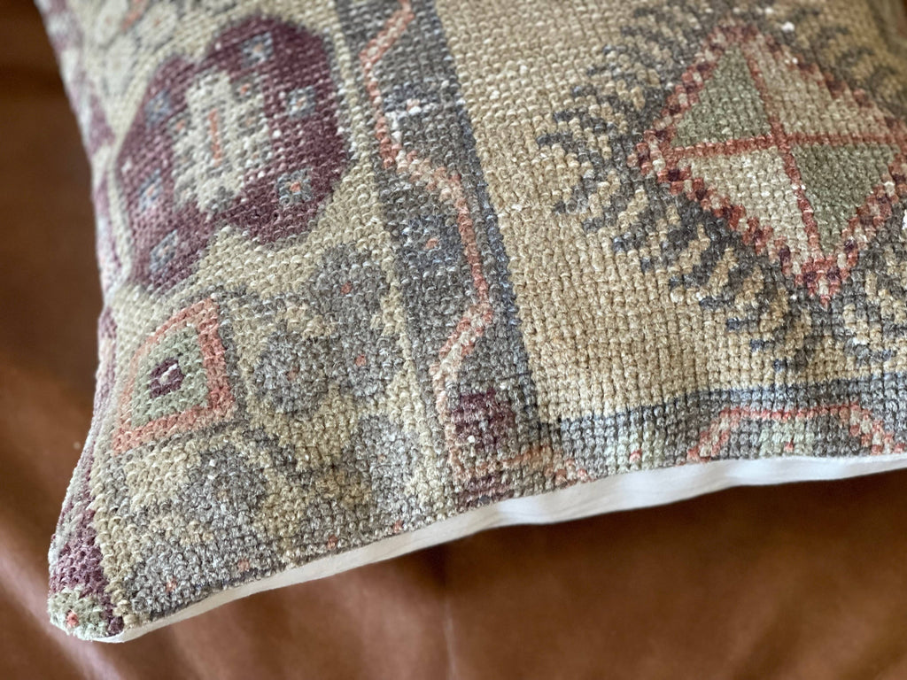 Vintage Turkish Rug Pillow | Beste 16’