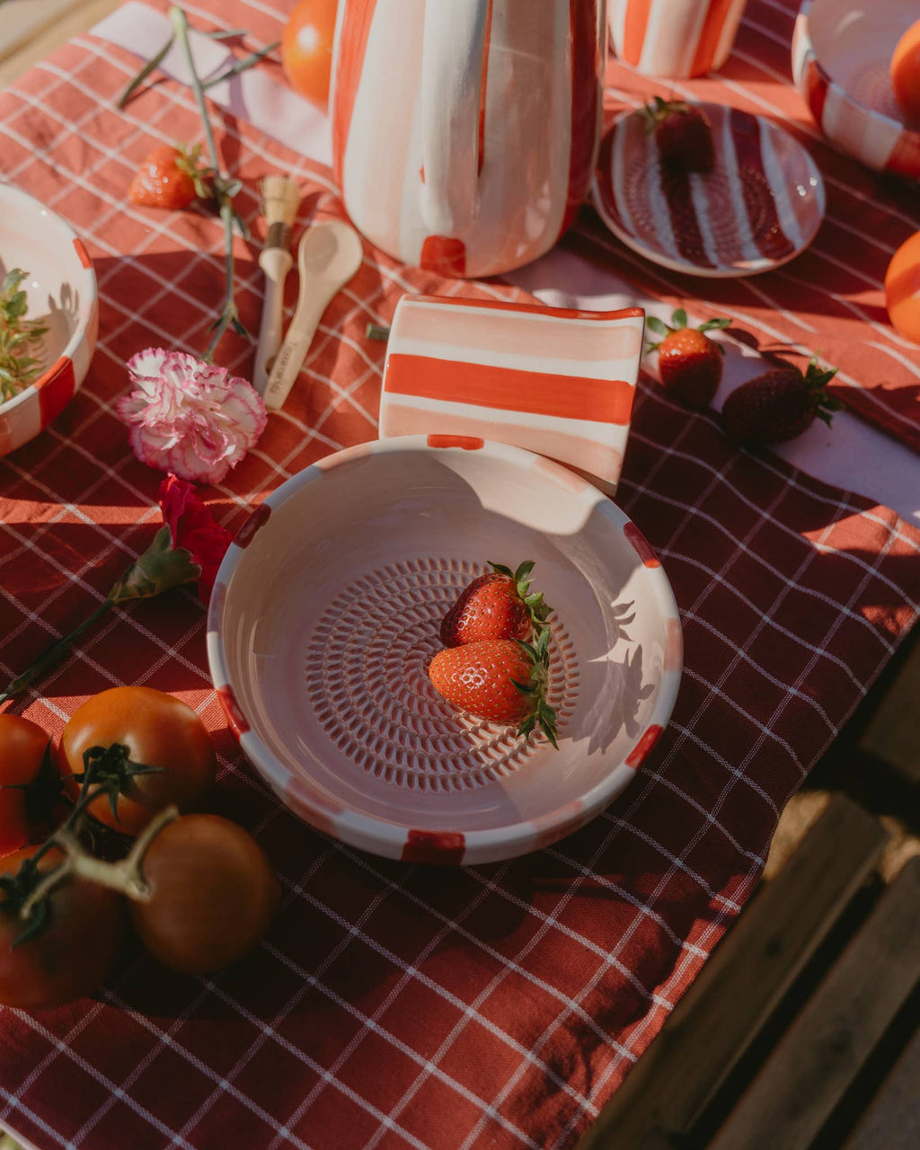 Ceramic Garlic Grater Plate - Medium Pink & Red - Sweetheart