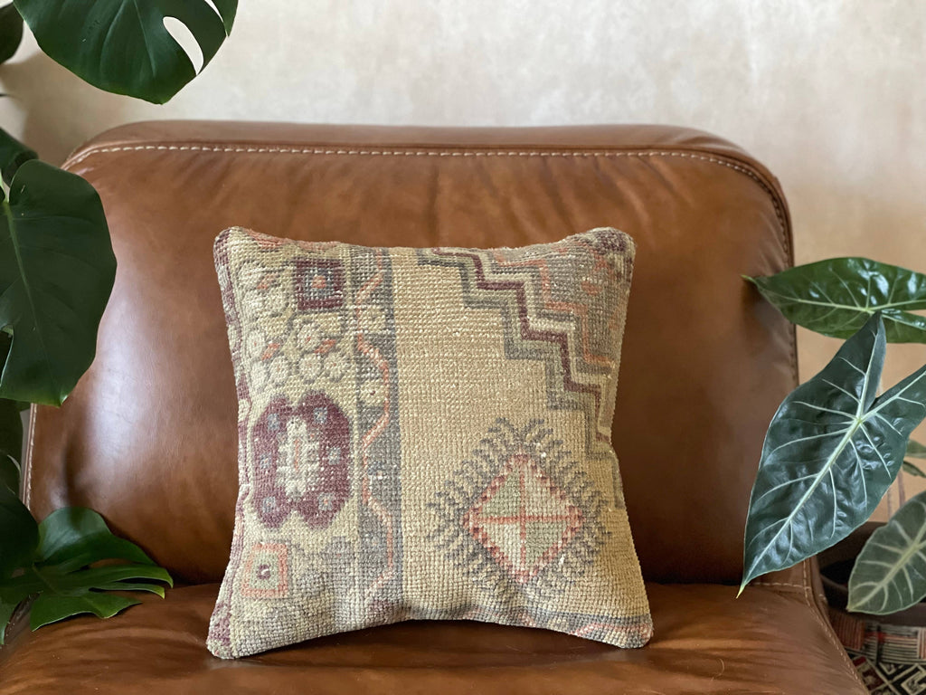 Vintage Turkish Rug Pillow | Beste 16’