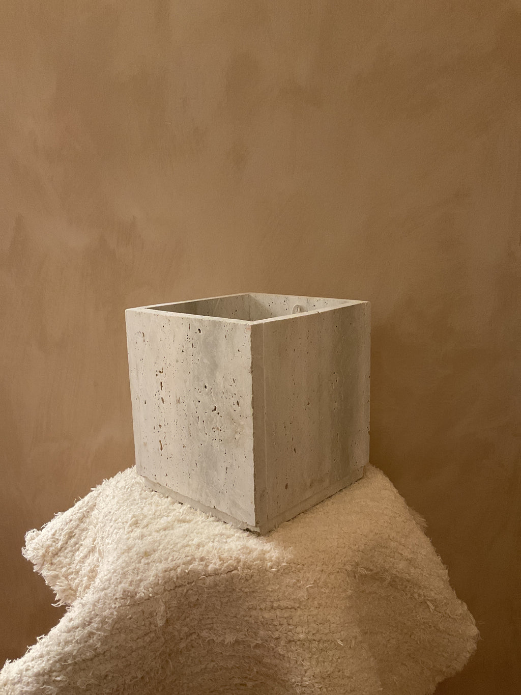 TRAVERTINE BOX PLANTER 8X8X9