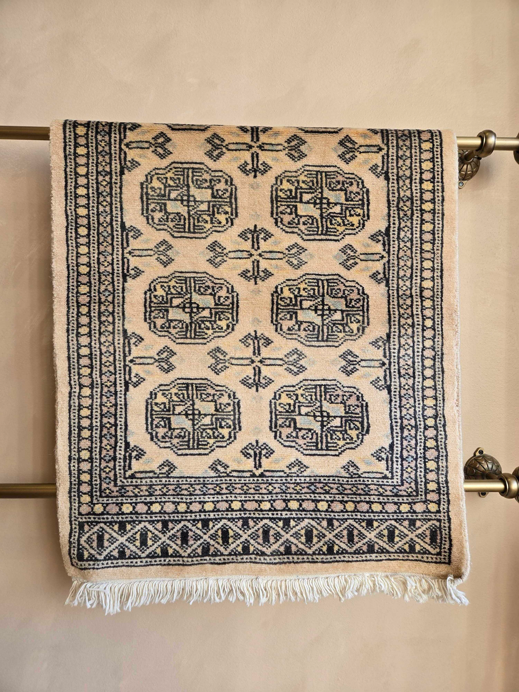 Tan Medallion Med Pakistani Rug