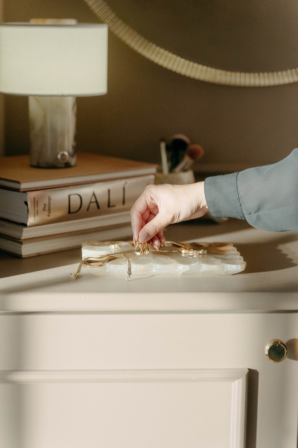 Onyx Pebbled Edge Tray - Styled for everyday living