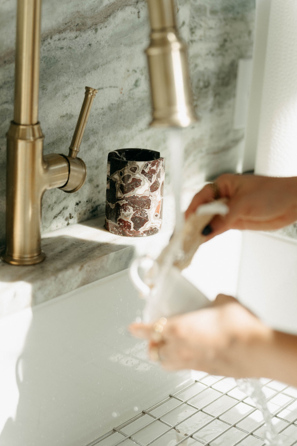 Red Marble Sponge Holder