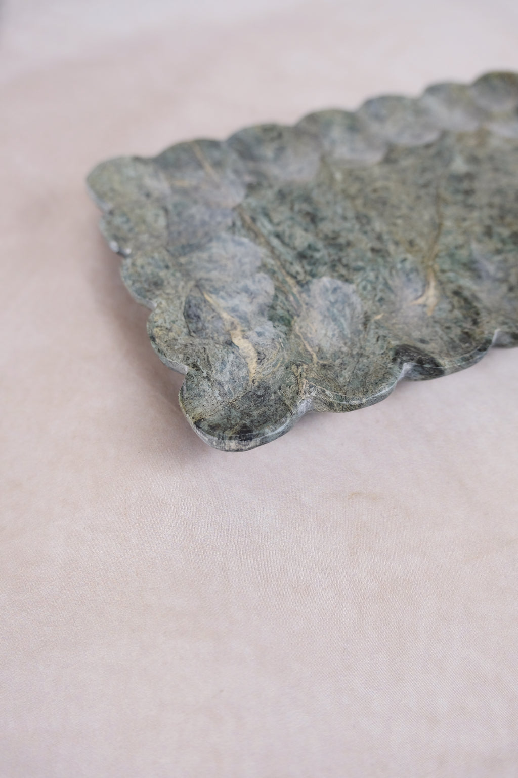Green Marble Pebbled Edge Tray - premium material detail