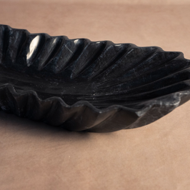 Heirloom Oblong Fluted Bowl - Jet Black Marble - Large - close-up detail