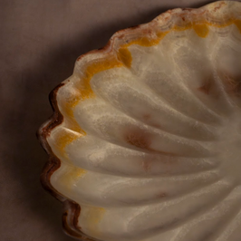 Heirloom Scalloped Tray - Onyx