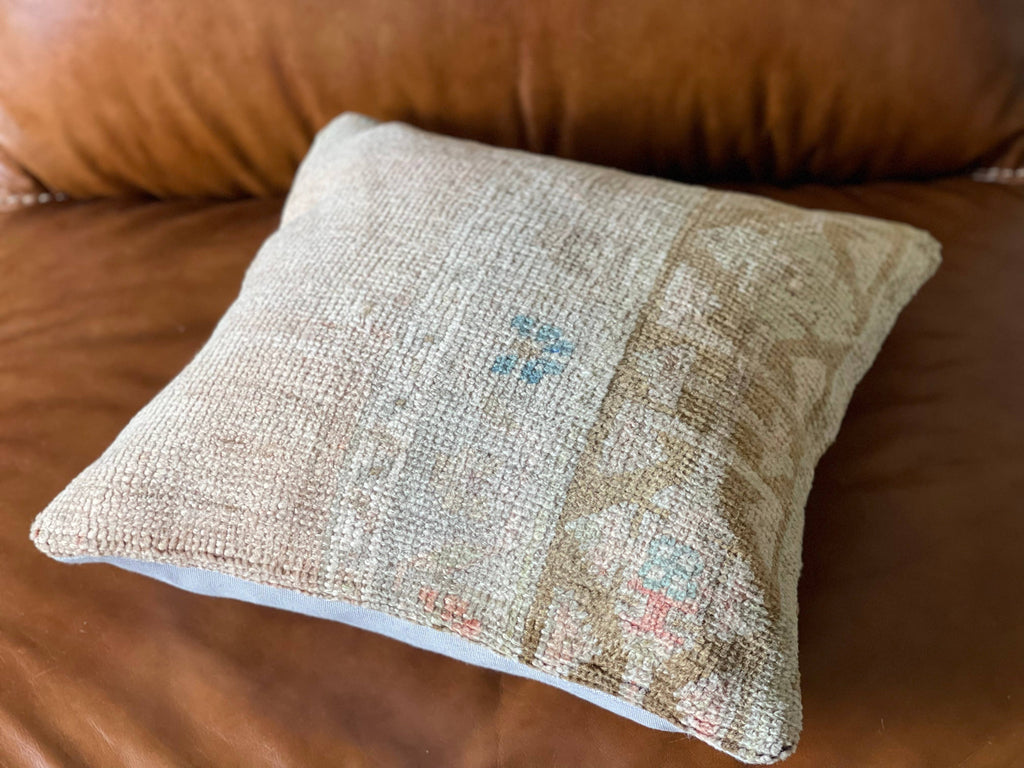 Cicek 16'
Vintage Turkish Rug Pillow