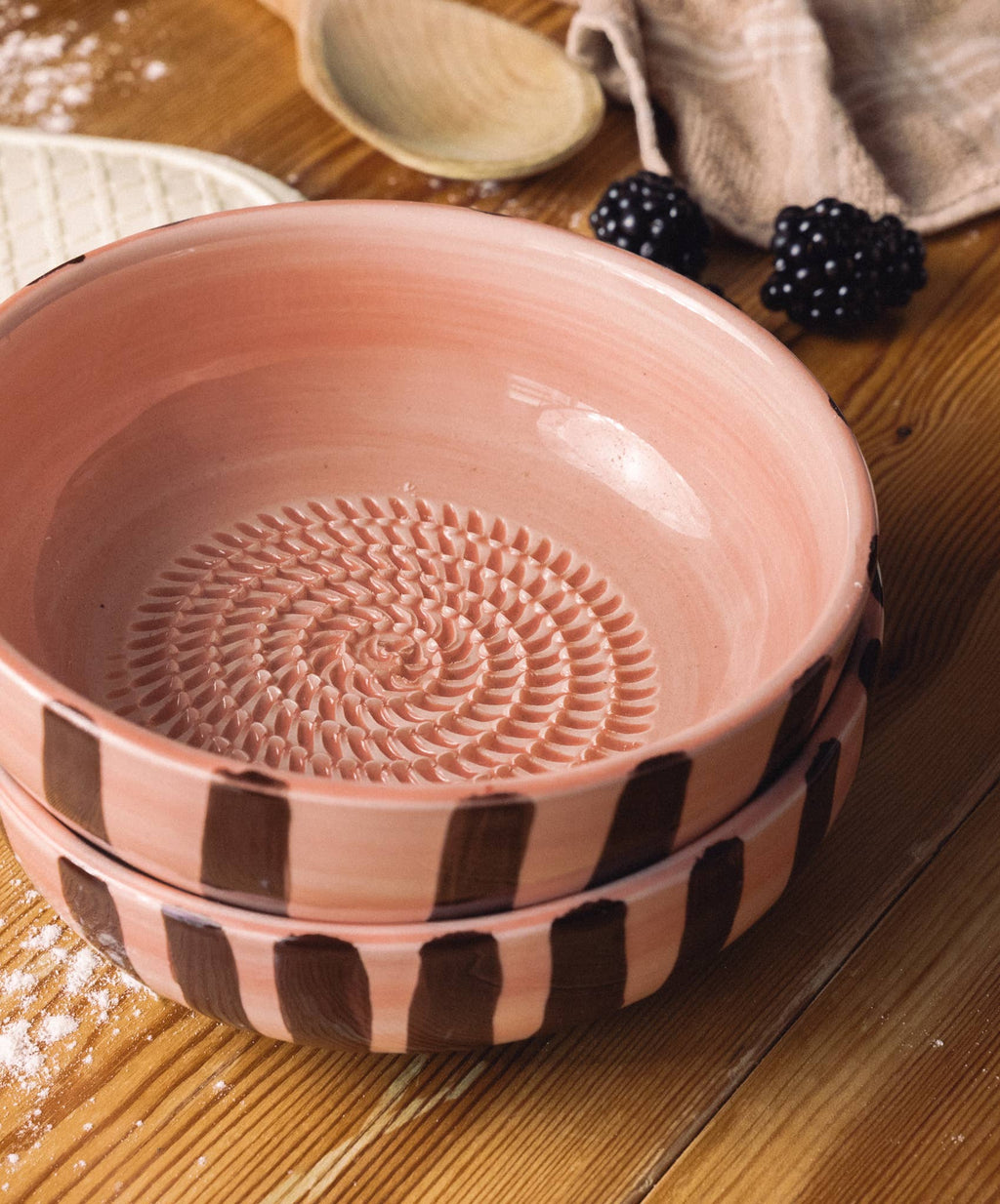 Vintage Pottery Grater Bowl – Pink and Brown / CHOCOLATE