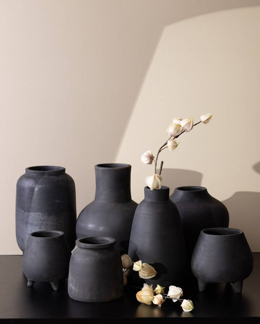 Black Terracota Planter A w/ Feet