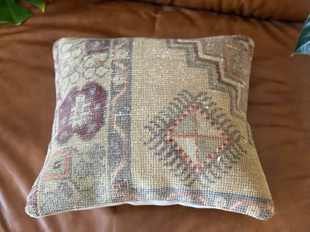 Vintage Turkish Rug Pillow | Beste 16’