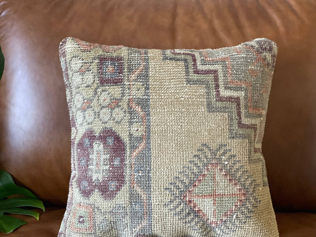 Vintage Turkish Rug Pillow | Beste 16’