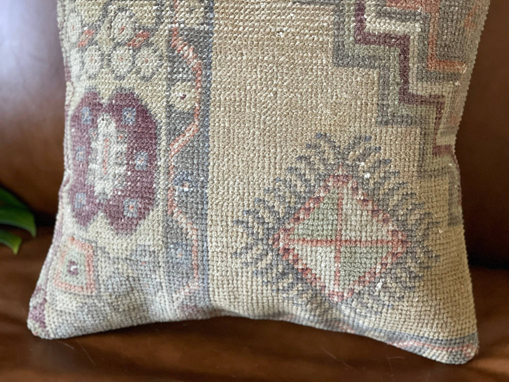 Vintage Turkish Rug Pillow | Beste 16’