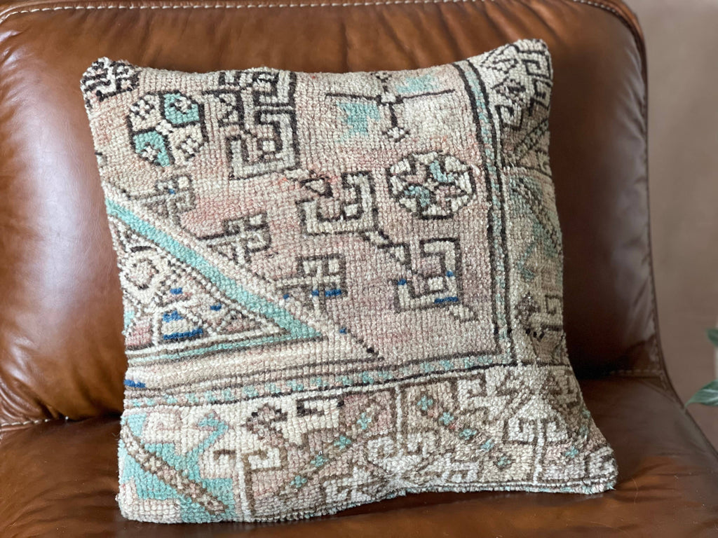 Ayla | 20'
Vintage Turkish Rug Pillow