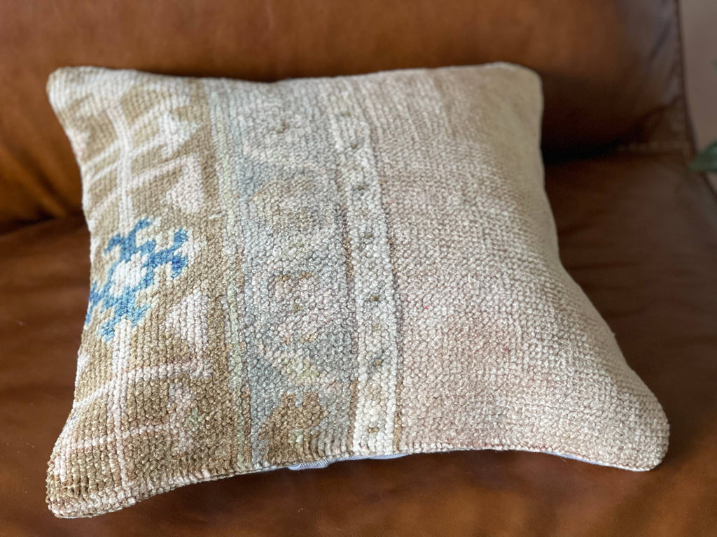 Cicek 16'
Vintage Turkish Rug Pillow