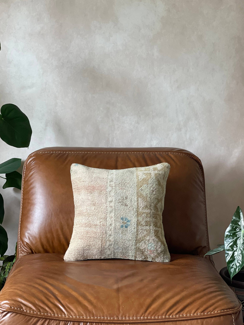 Cicek 16'
Vintage Turkish Rug Pillow