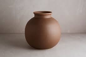Brown Round Vase - Goodies